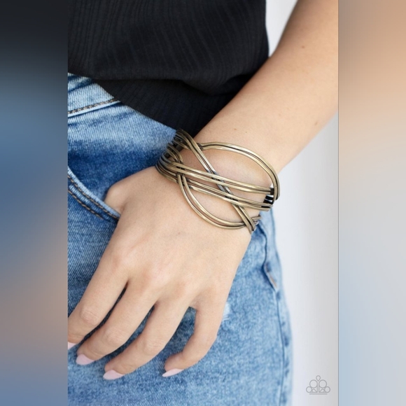 paparazzi Jewelry - Hautely Hammered Bracelet